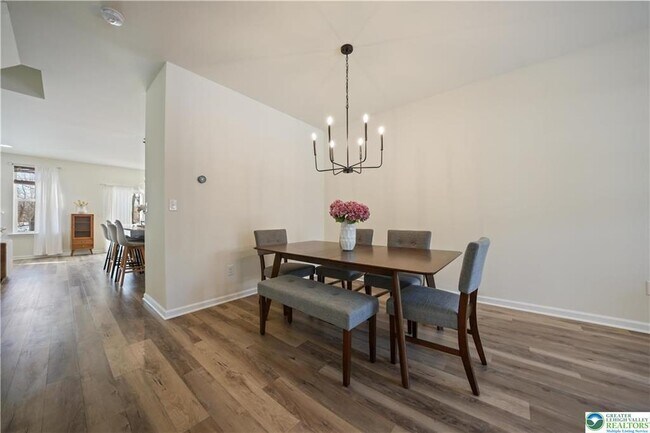 Photo - 358 Redclover Ln