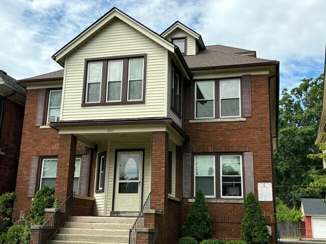 Photo - 1127 Beaconsfield Ave Townhome