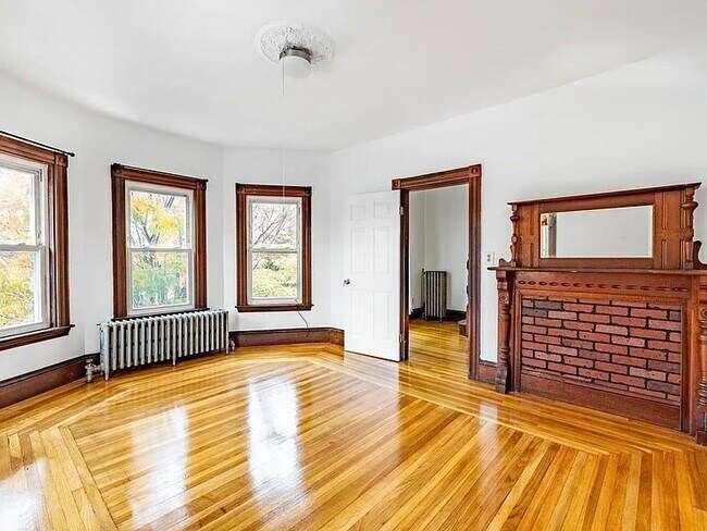 61-61 Glenwood Rd