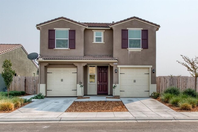 Building Photo - Beautiful 4 Bedroom 2.5 Baths in Clovis