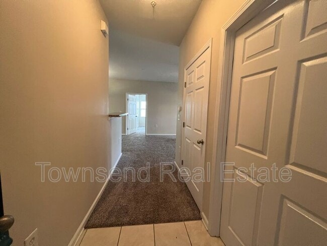 Photo - 621 Marshtree Ln