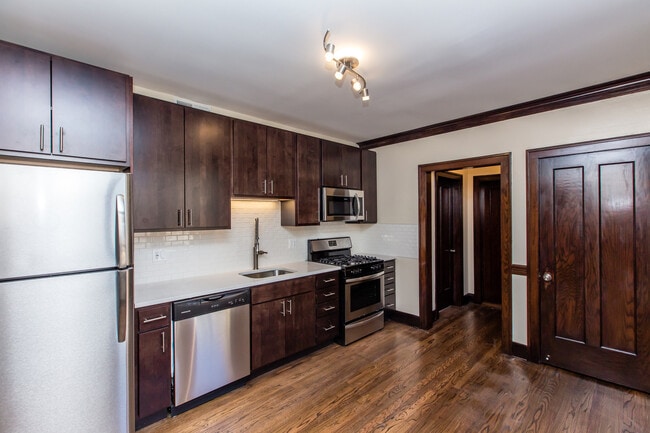 Photo - Condo Quality 2Bed/1bath in Bucktown! In-Unit Laundry! Stainless Steel! Quartz Counters! Unit 2305-1