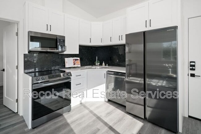 Photo - 4685 49th St