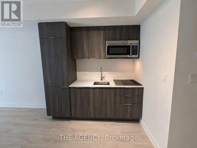 Photo - 27 Bathurst St