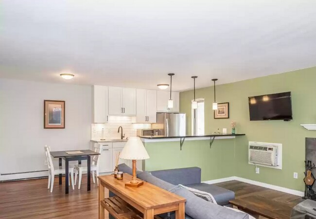 Building Photo - CHARMING 2 Bed 2 Bath Condo in Boulder - Available August 7th! Unit 201