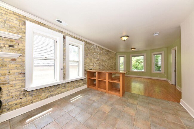 Photo - 2772 N Bremen St
