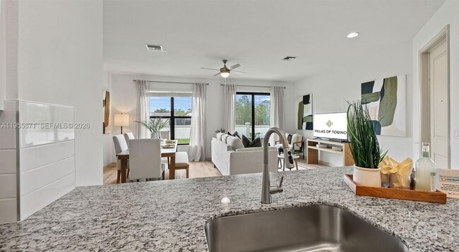 Photo - 5600 NW Coventry Cir