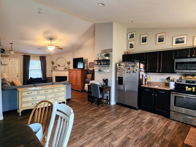 Photo - 612 Sandstone Dr