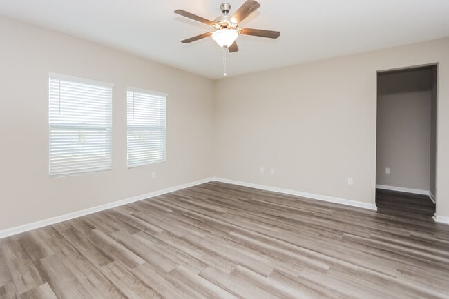 Photo - 939 Kelly Fern Lp