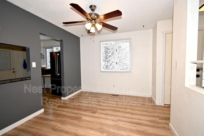 Photo - 2943 Langley Crescent