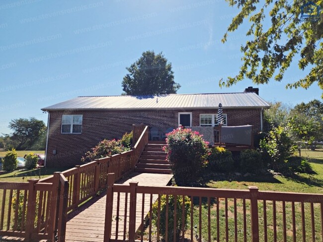 Photo - 515 Willis Martin Rd