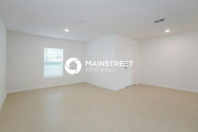 Photo - 4 Bedroom Pet-Friendly Home in Mascotte, FL with Main Street Renewal