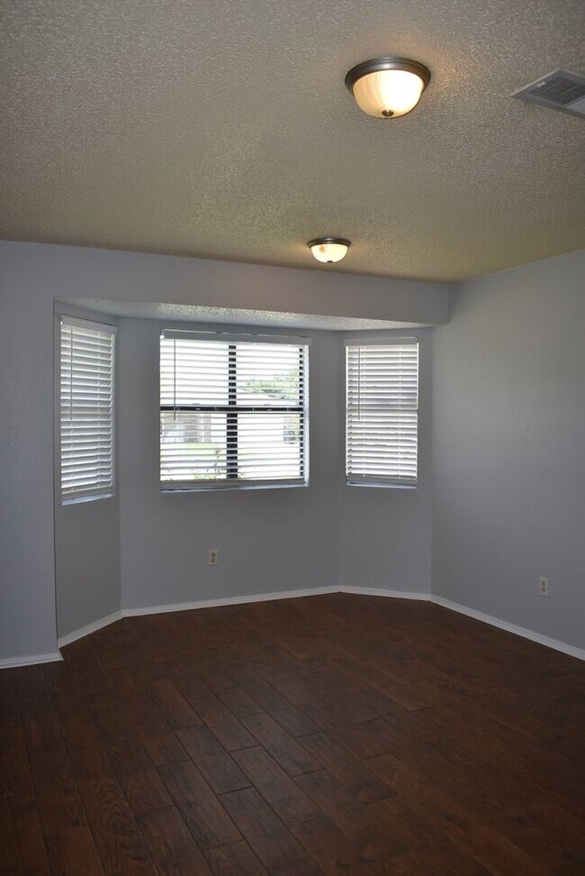 Photo - Cute Home - 3 Bedroom, 2 bath with No carpet
