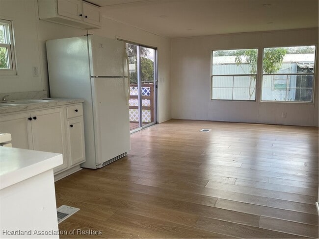 Photo - 4807 Mundell Ave