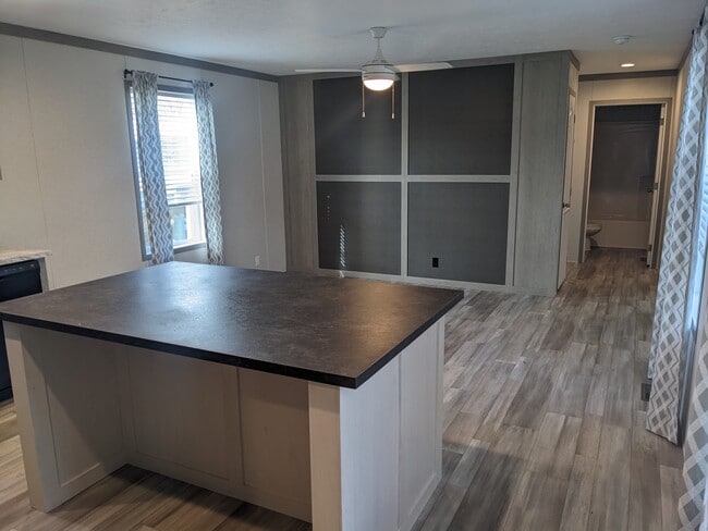 Photo - 10340 Midland Rd