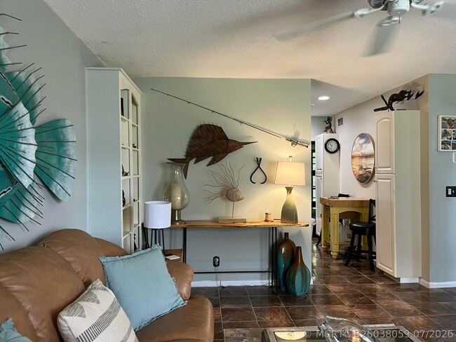 Photo - 915 Riverwood Ln