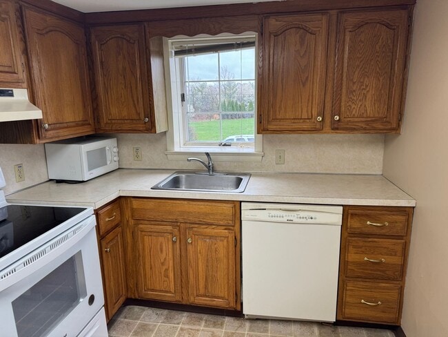 452 E Hancock St Unit B
