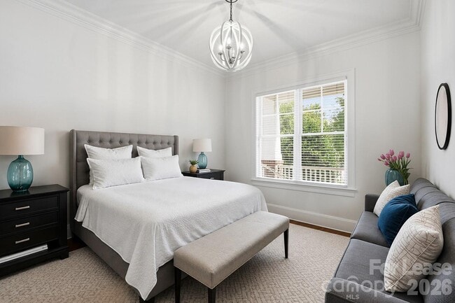 Photo - 404 Iverson Way