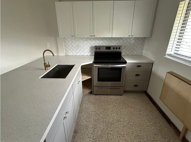 Photo - 910 SW 4th Ave