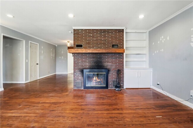 Photo - 545 E North St