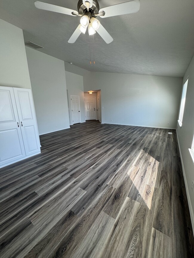 Photo - 935 Garrett St