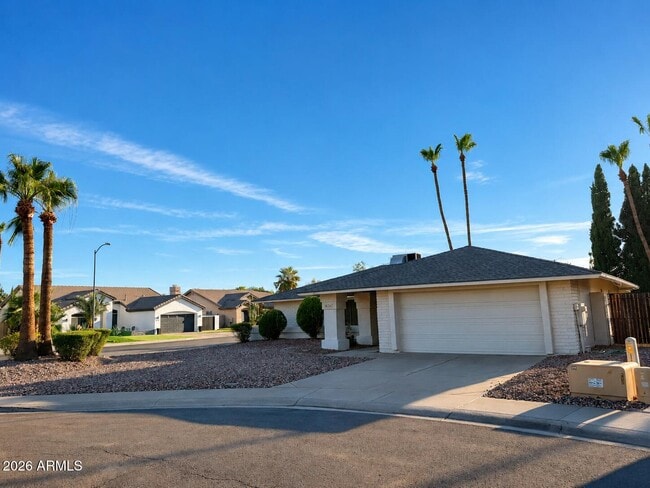 Building Photo - 6714 E Paradise Ln