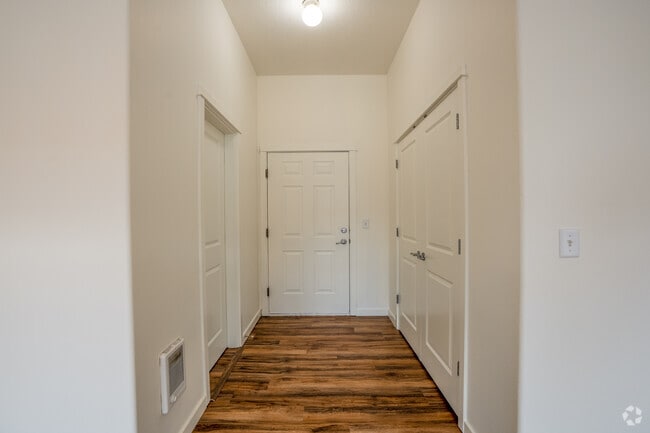 #7 Studio, 1BA, - 591st - Entrance