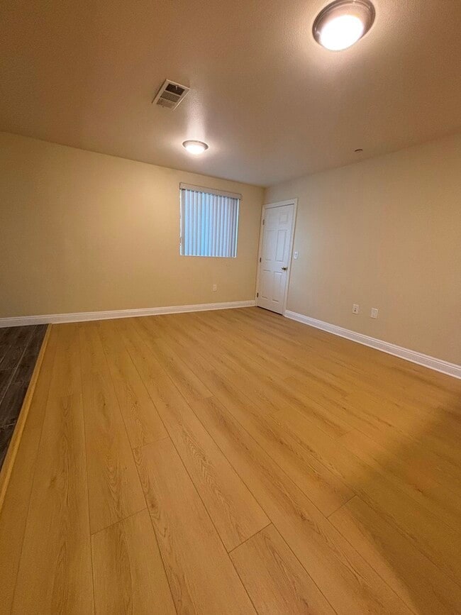 Building Photo - 522 W 51st St