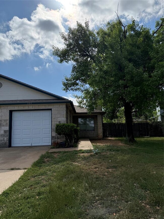 Building Photo - 509 Texas Ave