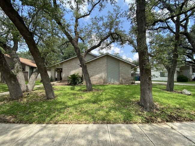 Beautiful 80s Brick House - Beautiful 80s Brick House