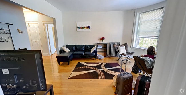 Building Photo - 1232 Beacon St Unit 3 Rental