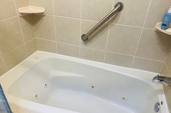 Photo - 1333 E St NE