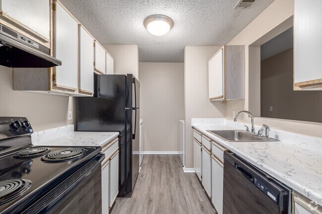 The Grandview 3BR, 2BA - 1,097SF - Kitchen