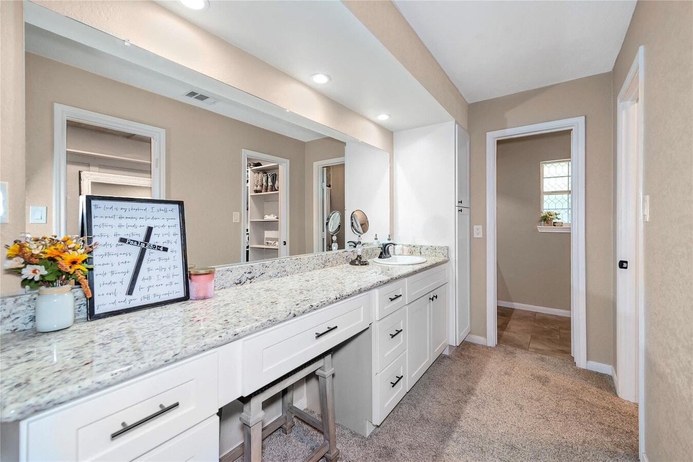 Photo - 676 Ravensworth Dr