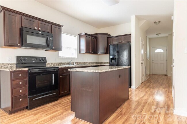 108 Lookout Point Pl