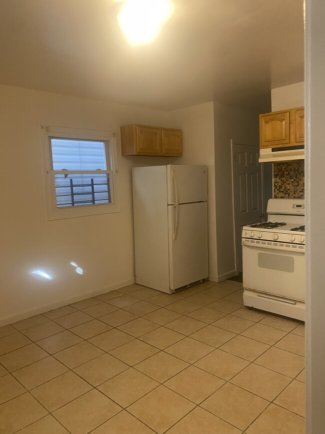 Building Photo - 37 Highland St Unit 1 Rental