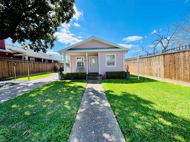 Building Photo - 1205 Nadine St