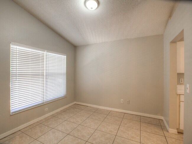 Photo - 1316 Whitewood Way