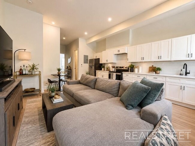 Photo - Top Floor 2 Bed in Renovated Brownstone with Washer/Dryer, Split AC & Tall Ceilings Unit 3