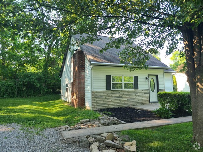 Building Photo - 156 W Cherokee Dr Rental