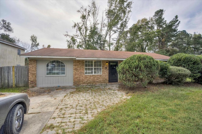 Building Photo - 2922 Dahlia Dr