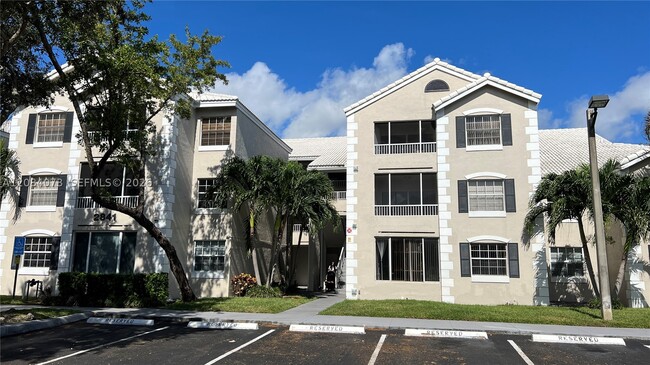 Building Photo - 2841 N Oakland Forest Dr Unit 203