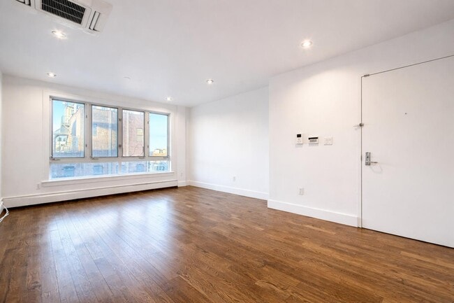 Photo - 143 Skillman Ave Unidad 5B