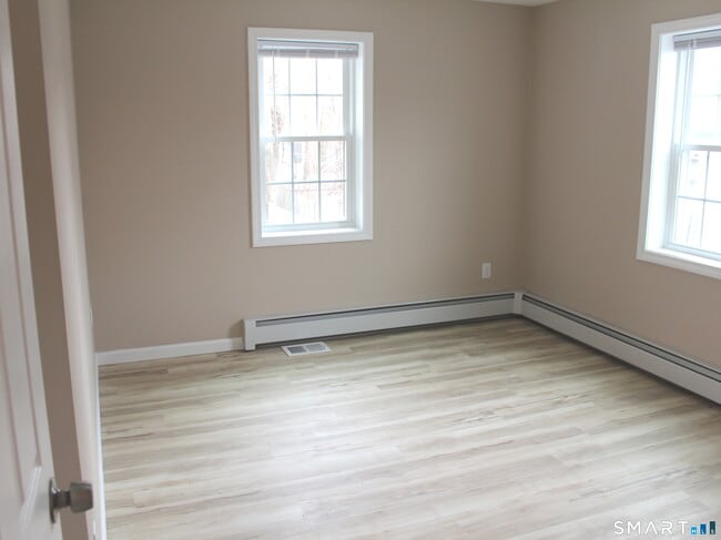 Photo - 11 Glastonbury Ave