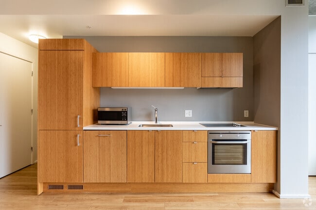 1BR, 1.5BA Townhome - 935 SF