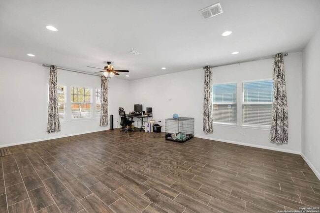 Building Photo - "Charming 3-Bed Oasis in San Marcos with 2 Full Baths – 1424 Sq Ft of Comfort!"