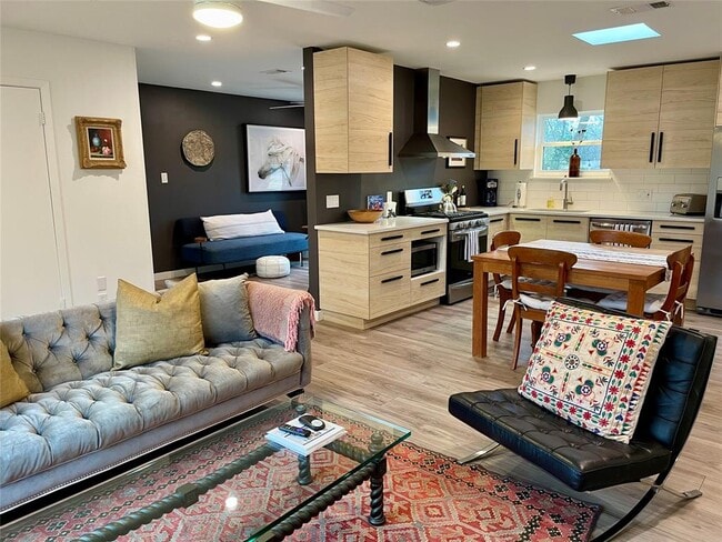 Photo - 1809 Forestglade Dr