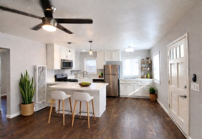 Building Photo - Prime North Park Living – Stylish Upstairs Corner 1-Bedroom! Unit 4428.5 Oregon Street