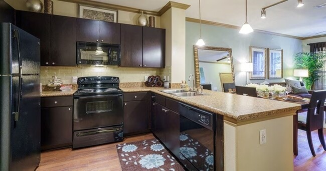 Building Photo - Spacious Living with Urban Convenience! Unit NEOS