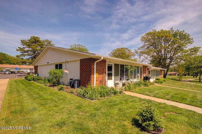 Photo - 888B Inverness Ct